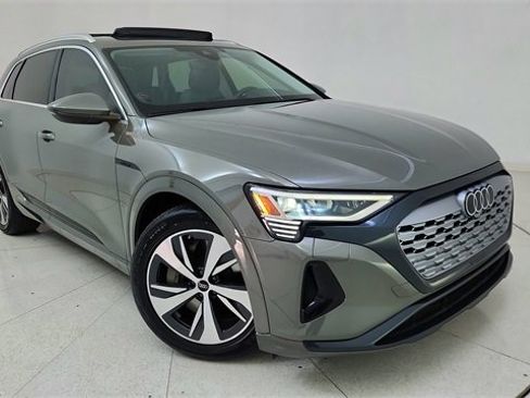 Used 2024 Audi Q8 e-tron Premium image 89