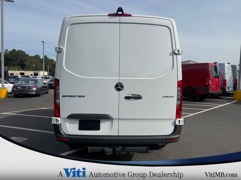 Used 2025 Mercedes-Benz Sprinter 2500 image 7