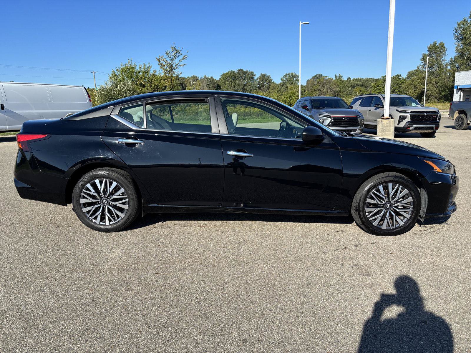 Used 2025 Nissan Altima 2.5 SV FWD image 4