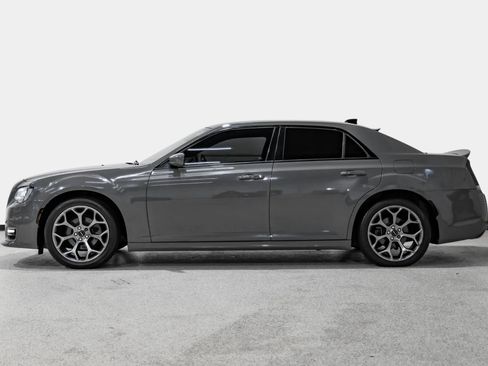 Used 2017 Chrysler 300 S w/ S Model Appearance Package RWD image 9