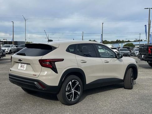 New 2026 Chevrolet Trax RS image 9