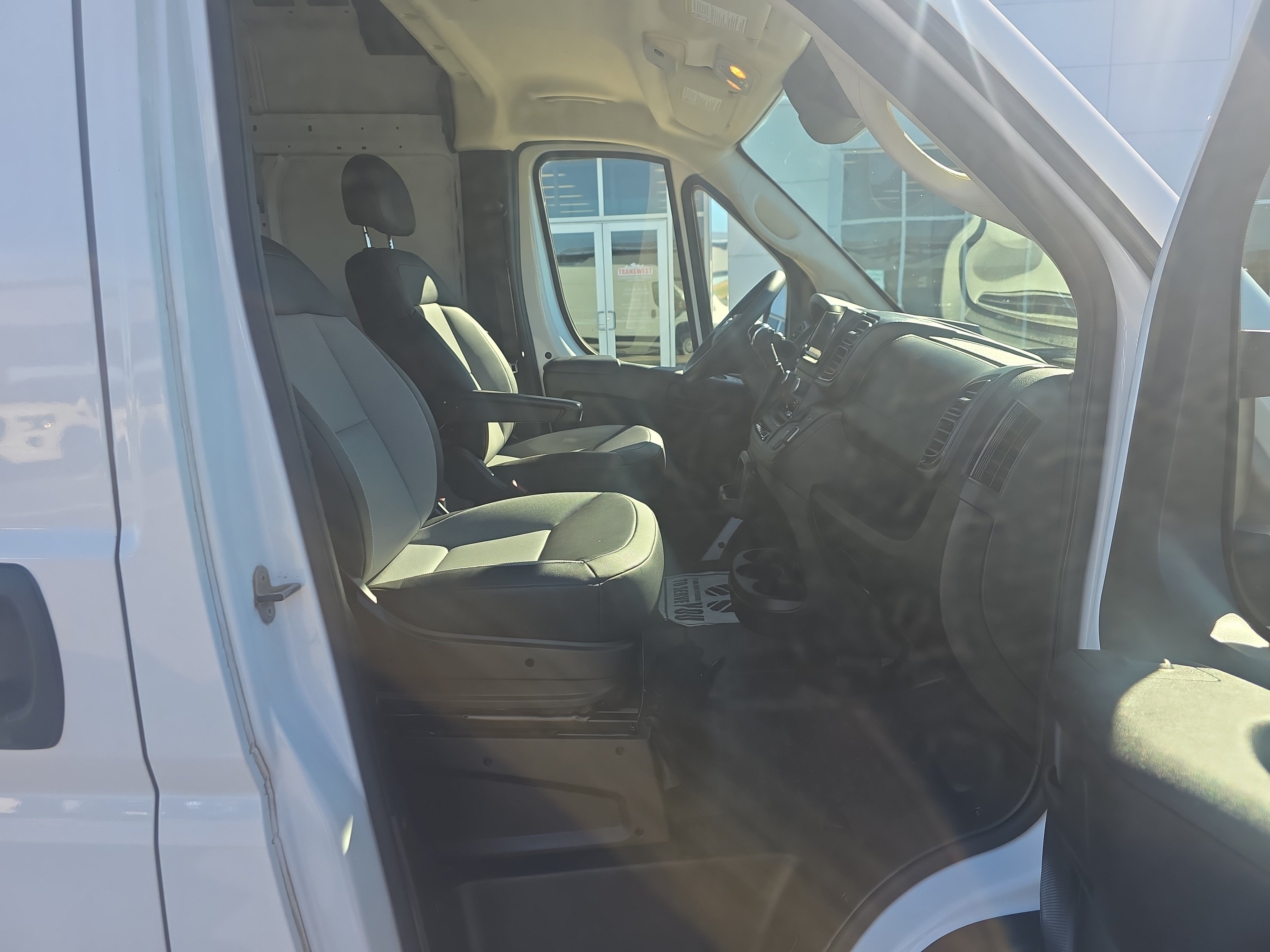 Used 2025 RAM ProMaster 2500 w/ Convenience Group FWD image 16