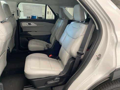 New 2025 Ford Explorer Active w/ Active Comfort Package image 33