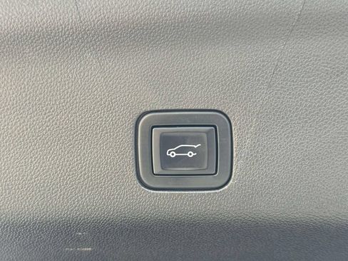 Used 2022 Cadillac Escalade Premium Luxury AWD/4WD image 19