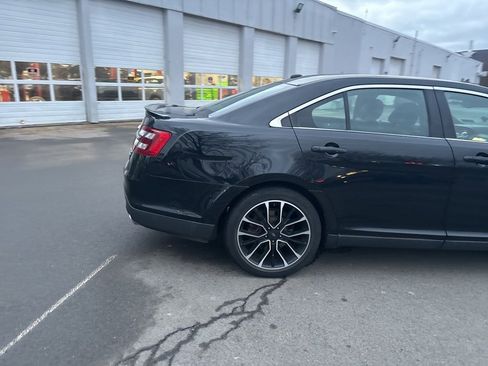 Used 2018 Ford Taurus Limited image 11