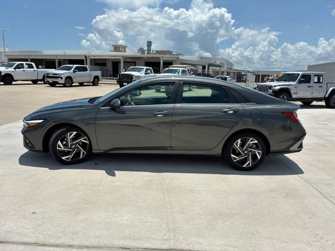 Used 2024 Hyundai Elantra SEL w/ Convenience Package FWD image 6