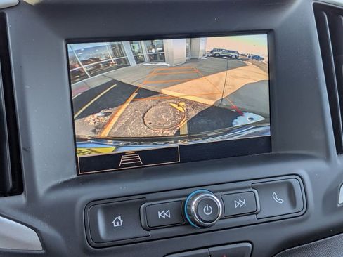 Used 2024 GMC Terrain SLE w/ Driver Convenience Package image 16