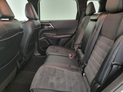 Used 2024 Mitsubishi Outlander FWD image 40