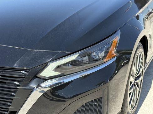 Used 2024 Nissan Altima 2.5 SV image 11