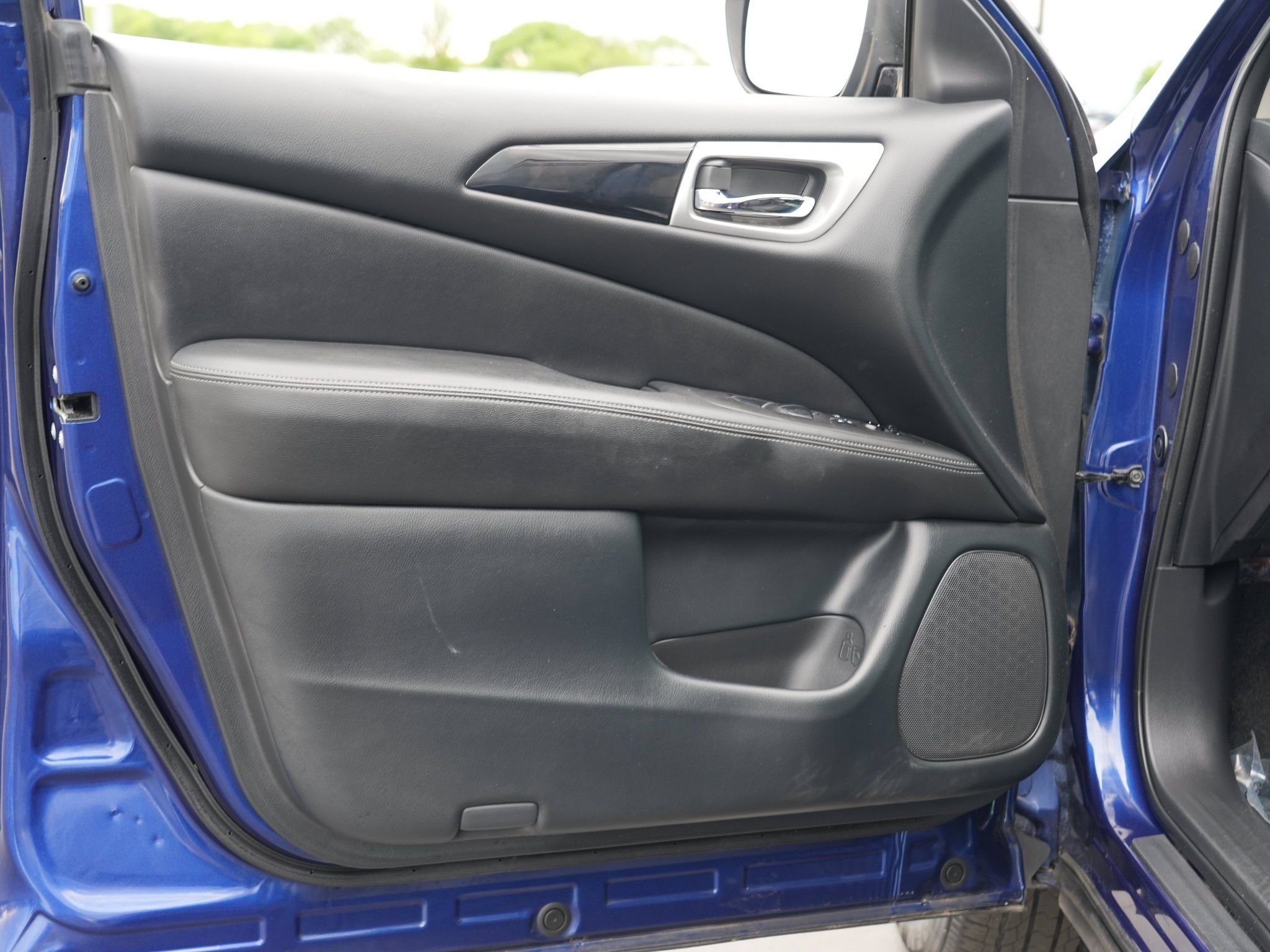 Used 2020 Nissan Pathfinder S AWD/4WD image 15