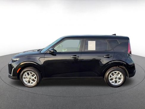 Used 2025 Kia Soul LX w/ LX Technology Package image 9