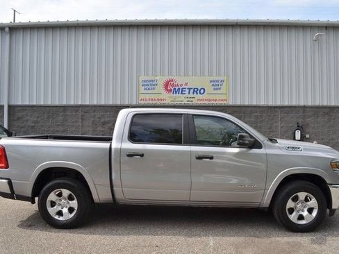 Used 2025 RAM 1500 Big Horn AWD/4WD image 9