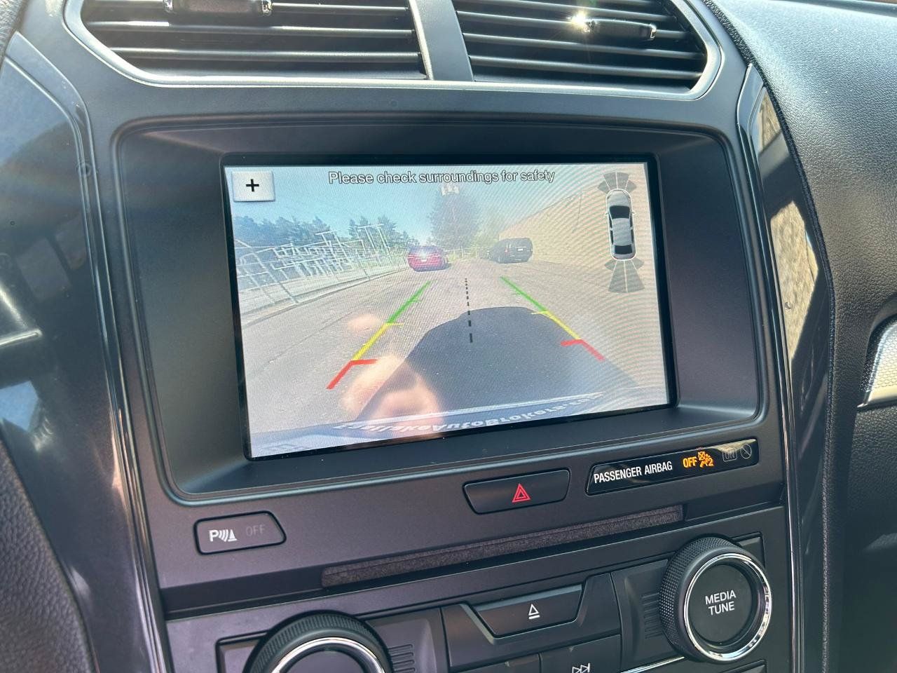 Used 2018 Ford Explorer XLT w/ Equipment Group 202A FWD image 22