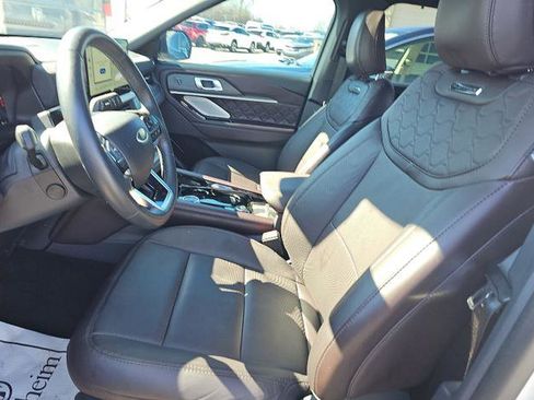 Used 2025 Ford Explorer Platinum w/ Ultimate Package AWD/4WD image 2