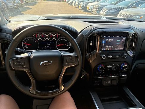 Used 2021 Chevrolet Silverado 1500 LTZ AWD/4WD image 10