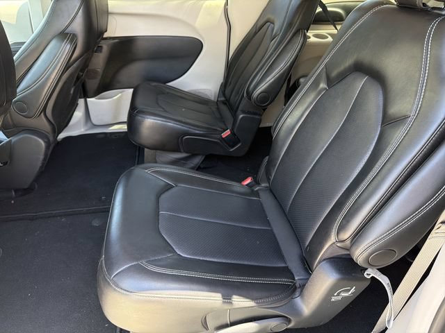 Used 2024 Chrysler Pacifica Touring-L FWD image 18