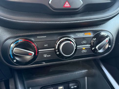 Used 2024 Kia Soul LX w/ LX Technology Package image 4