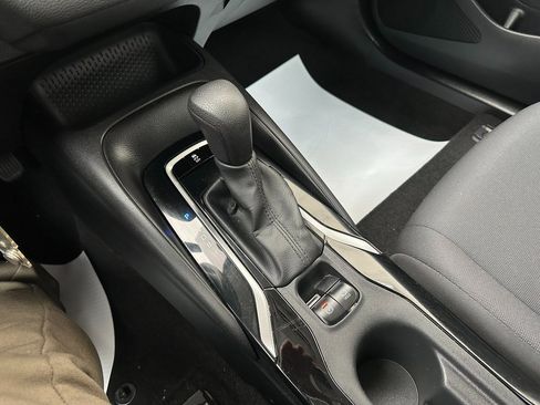 Used 2021 Toyota Corolla LE image 6