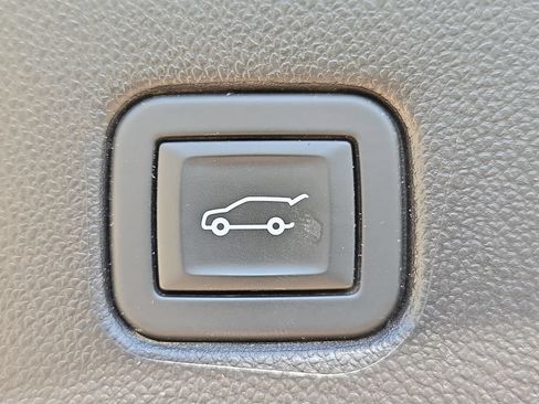 Used 2021 Chevrolet Blazer LT FWD image 13