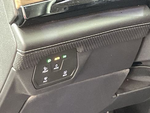 Used 2024 Volkswagen Atlas SE image 12