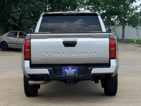 Used 2024 Toyota Tacoma SR5 AWD/4WD image 8