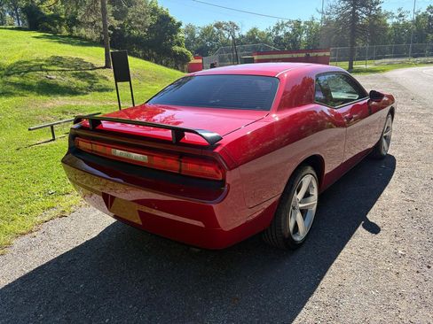 Used 2010 Dodge Challenger SE RWD image 8