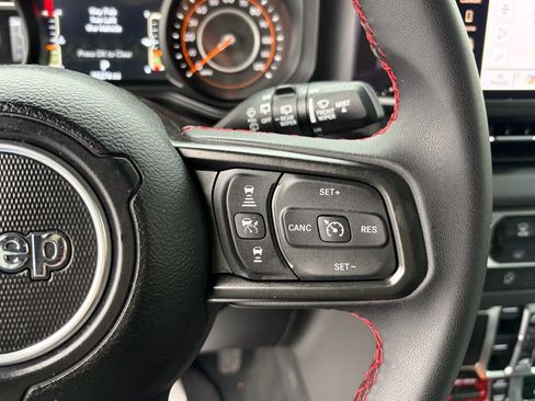 Used 2025 Jeep Wrangler Unlimited Rubicon image 11