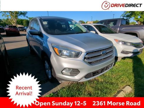 Used 2017 Ford Escape SE w/ SE Cold Weather Package AWD/4WD image 1