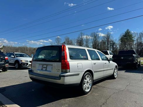 Used 2004 Volvo V70 2.5T image 5