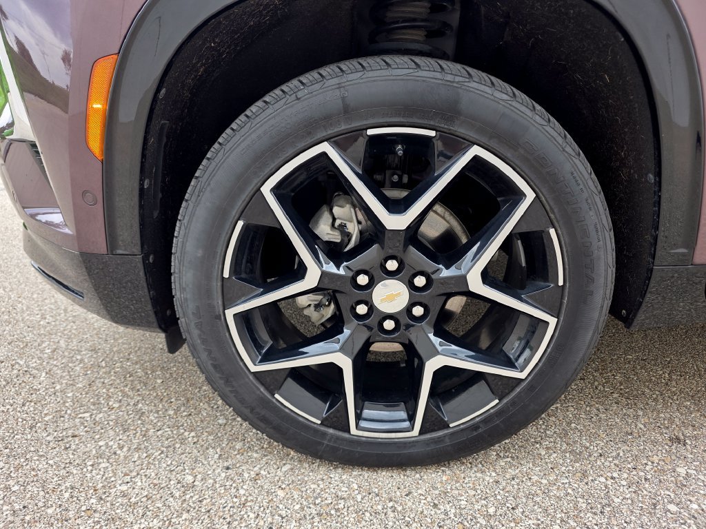 Used 2025 Chevrolet Traverse High Country w/ LPO, Floor Liner Package AWD/4WD image 4