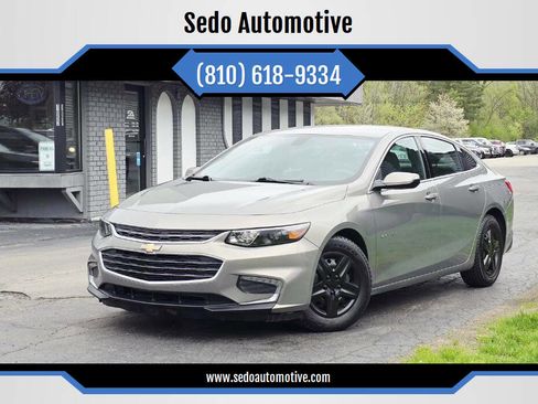 Used 2017 Chevrolet Malibu LT FWD image 1