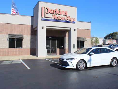 Used 2020 Toyota Avalon Limited image 37