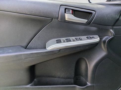 Used 2014 Toyota Camry SE image 8