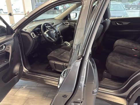 Used 2015 Nissan Rogue S FWD image 11