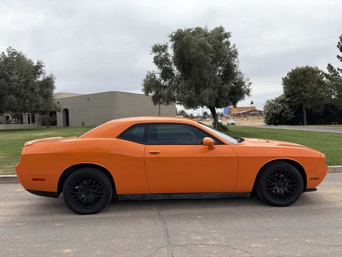 Used 2012 Dodge Challenger SXT RWD image 7