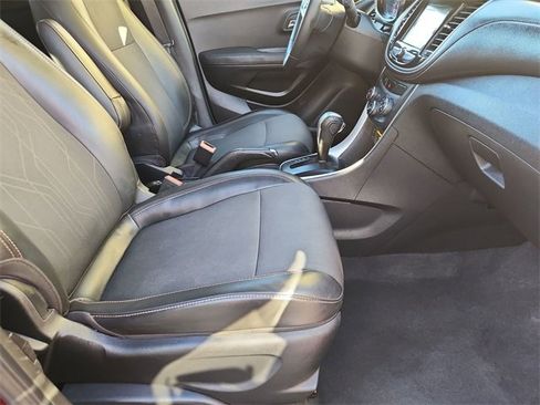 Certified 2017 Chevrolet Trax LT w/ LT Convenience Package image 24