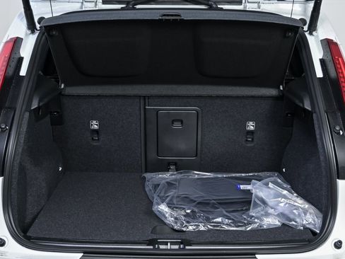 New 2026 Volvo XC40 B5 Core AWD/4WD image 29