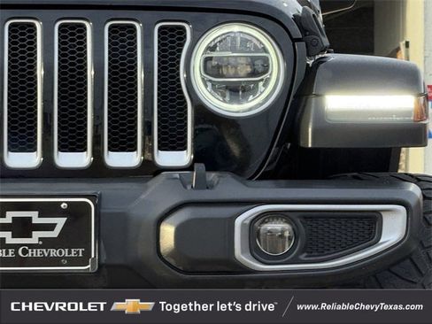 Used 2018 Jeep Wrangler Unlimited Sahara image 4