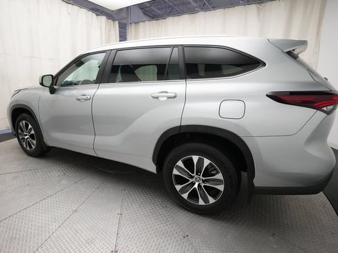 Used 2025 Toyota Highlander XLE AWD/4WD image 34