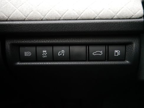 Used 2025 Toyota Camry XLE image 27