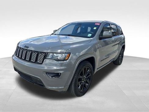 Used 2020 Jeep Grand Cherokee Altitude image 4