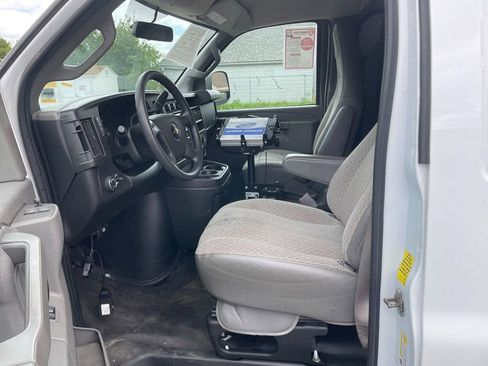 Used 2021 Chevrolet Express 2500 RWD image 12
