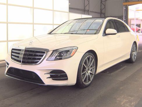 Used 2019 Mercedes-Benz S 560 Sedan image 2