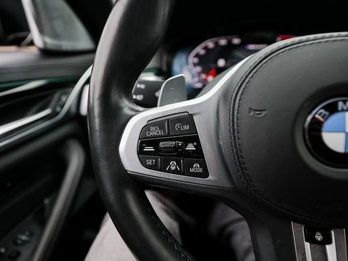 Used 2022 BMW M550i xDrive w/ Executive Package image 17