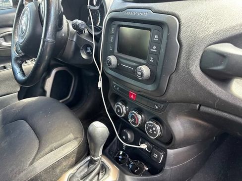 Used 2016 Jeep Renegade Latitude w/ Cold Weather Group AWD/4WD image 7