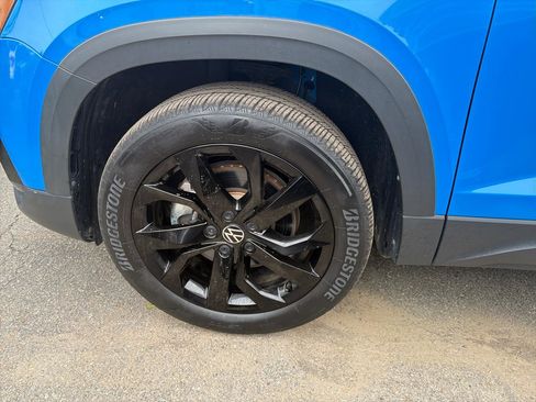 Used 2022 Volkswagen Taos SE w/ Panoramic Sunroof Package image 14