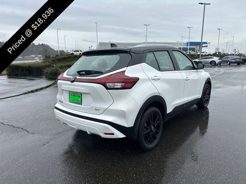 Used 2024 Nissan Kicks SV image 3