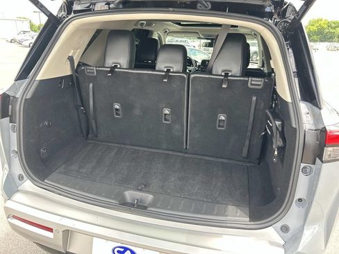 Used 2022 Nissan Pathfinder Platinum w/ Lighting Package (N93) AWD/4WD image 16