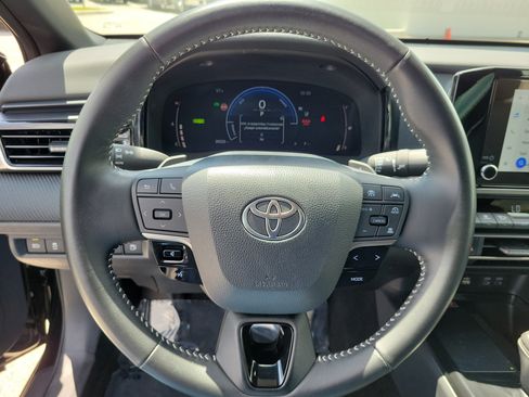 Used 2026 Toyota Camry SE FWD image 25