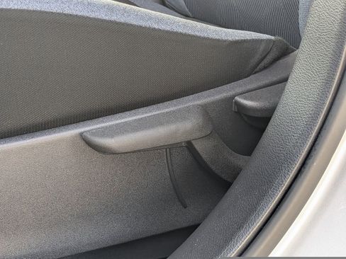 Used 2025 Nissan Versa SV image 18